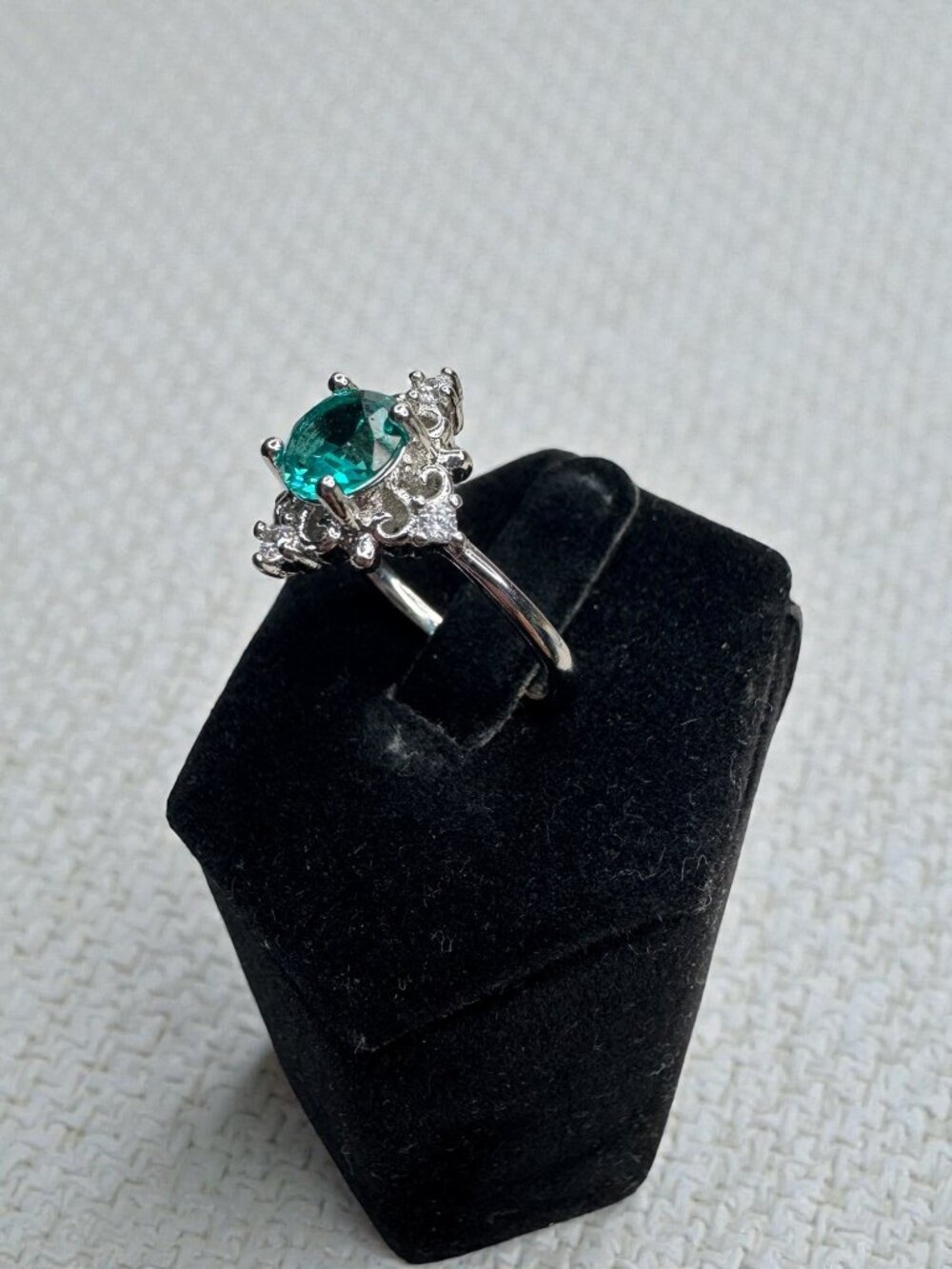 Teal Blue Green Crystal Halo Ring Silver Tone Statement Ring Size 7.5